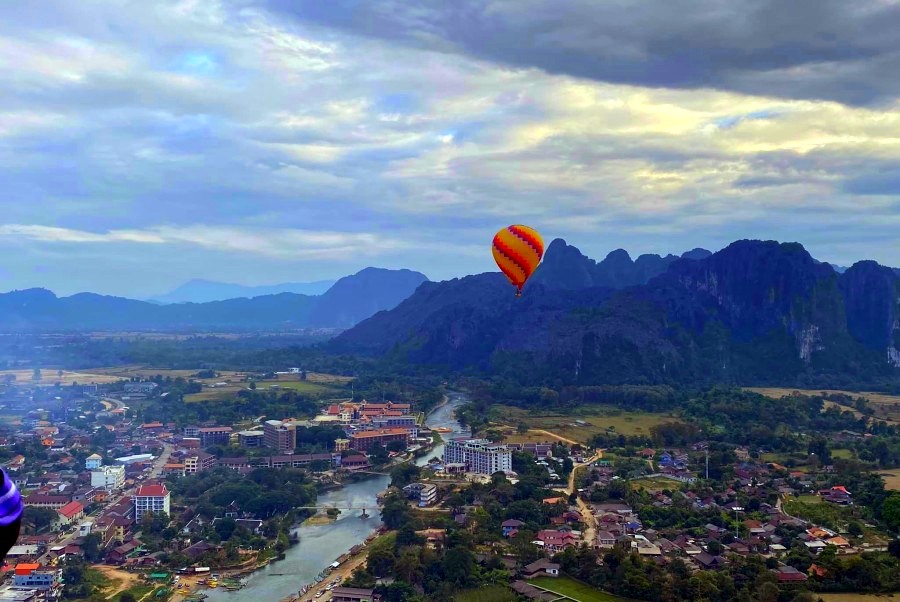 Hot Air Ballooning Vang Vieng, Laos (6)