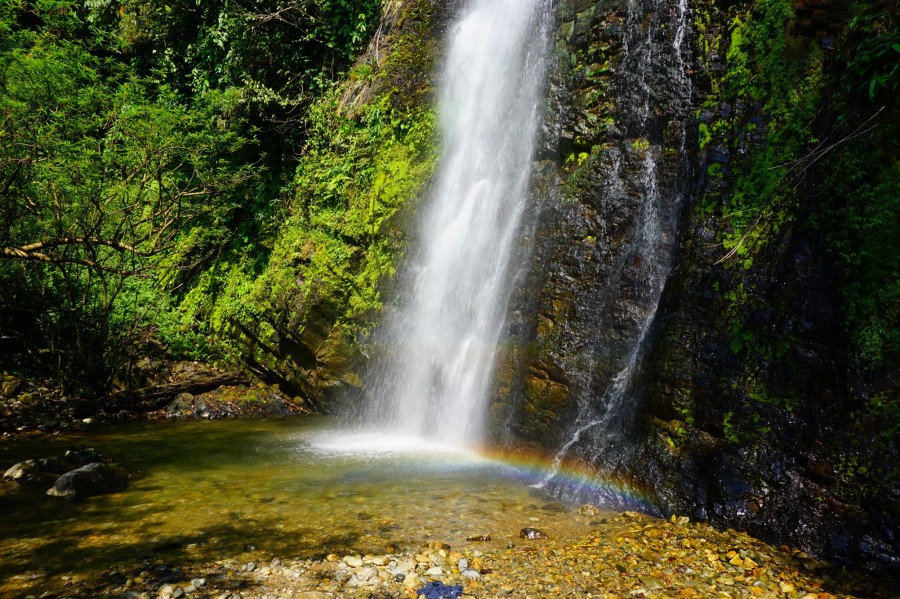 Kaeng Nyui Waterfall in Vang Vieng, Laos (1)