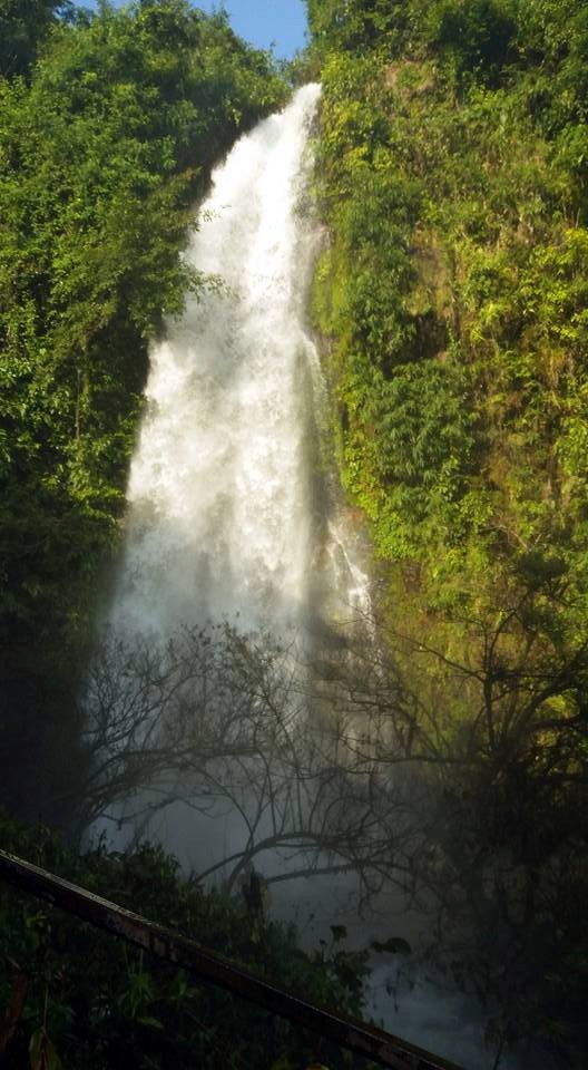 Kaeng Nyui Waterfall in Vang Vieng, Laos (12)