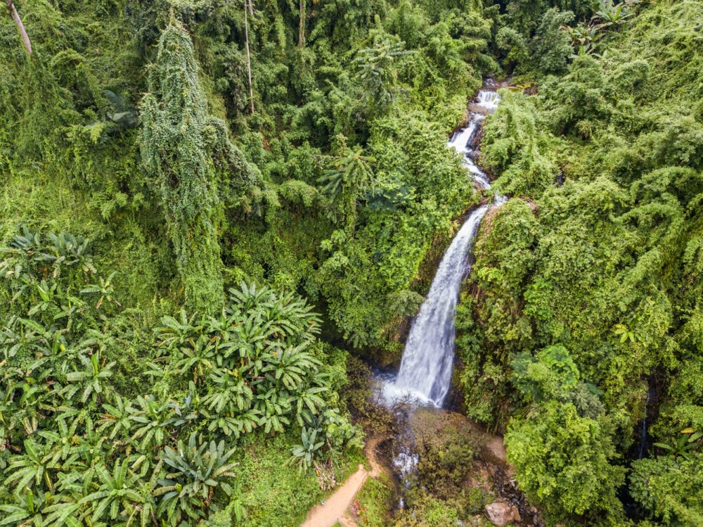Kaeng Nyui Waterfall in Vang Vieng, Laos (3)