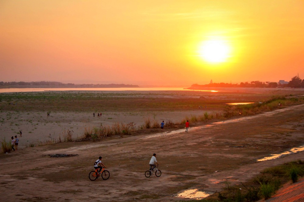 Mekong Riverside Park in Vientiane