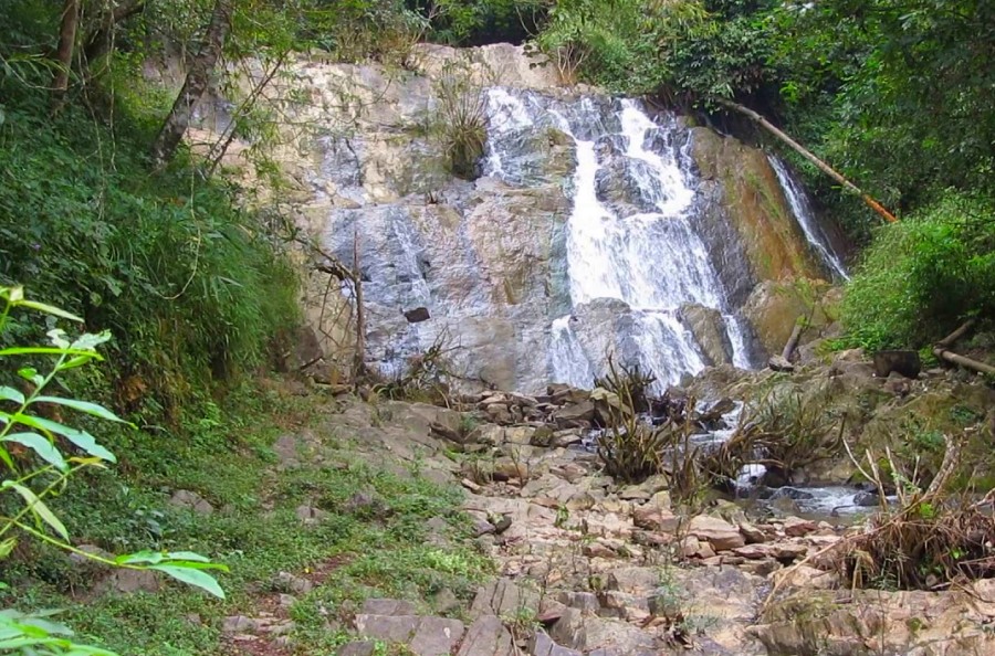 Nam Dee Waterfall in Luang Namtha, Laos (6)