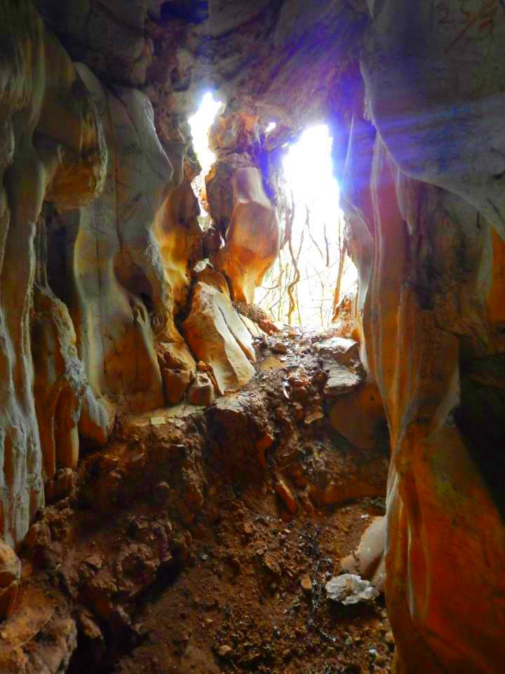 Pha Poak Cave in Vang Vieng, Laos (5)
