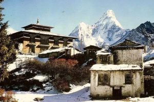 Rongbuk-Monastery-and-Mount-Everest-View-in-Tingri-County-Tibet-15