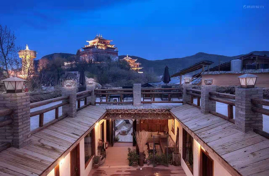 Shangri La E-Outfitting Boutique Hotel