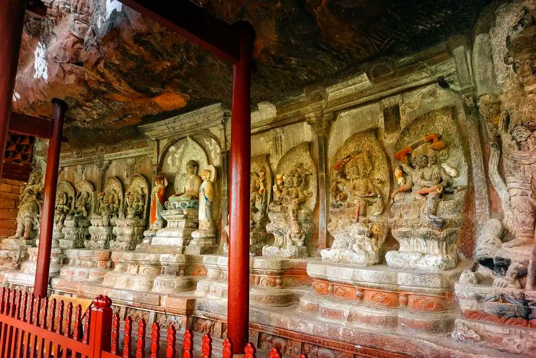 Shizhong Mountain Grottoes in Jianchuan,Dali