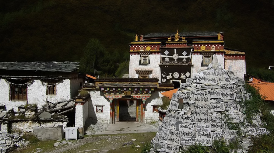 Chonggu-Monastery-in-Daocheng-Yading-Garze-08