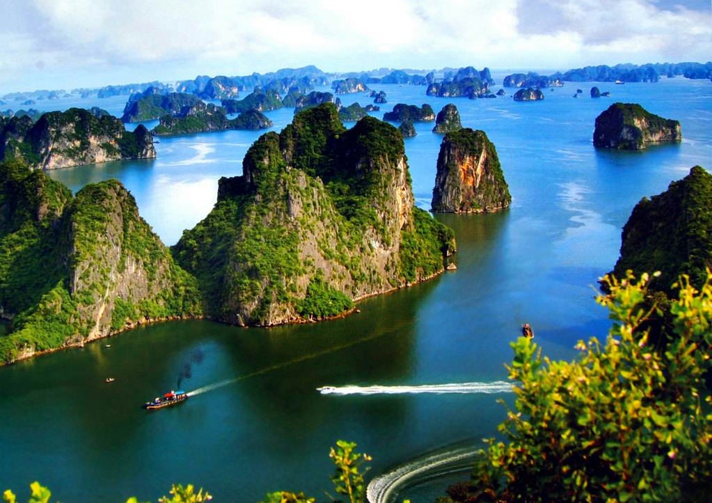 Ha Long Bay in Vietnam-12