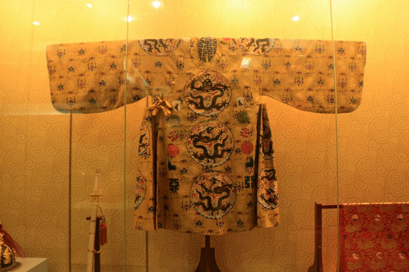Ming-Tombs-in-Beijing-02