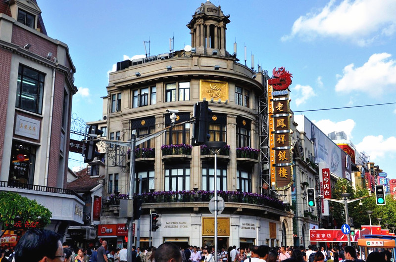 Nanjing-Road-in-Shanghai-02