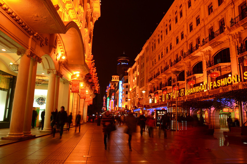 Nanjing-Road-in-Shanghai-03