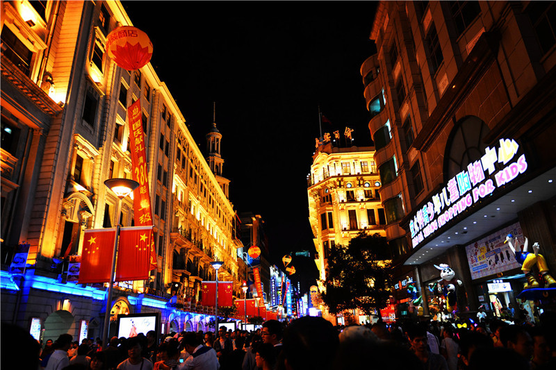 Nanjing-Road-in-Shanghai-04
