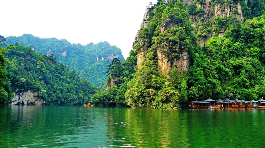 Baofeng-Lake-in-Wulingyuan-District-Zhangjiajie-03