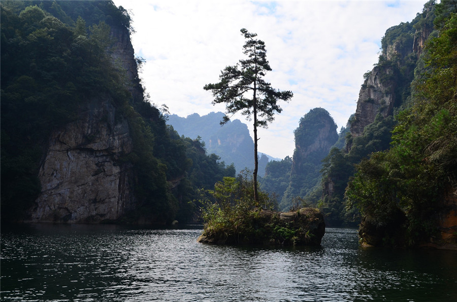 Baofeng-Lake-in-Wulingyuan-District-Zhangjiajie-08