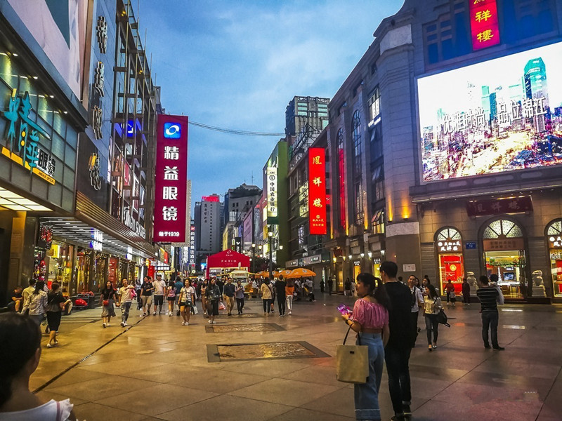 Chunxi-Road-in-Chengdu-09