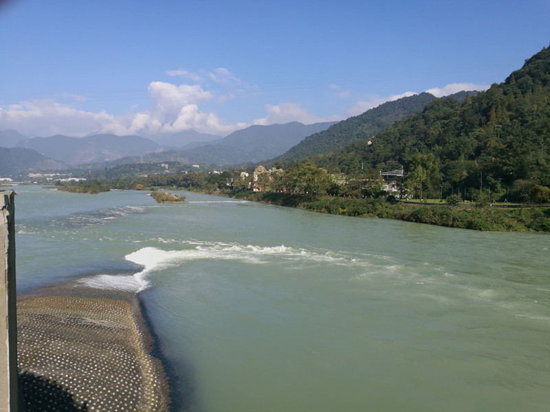 Dujiangyan-Irrigation-System-02