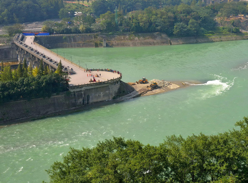 Dujiangyan-Irrigation-System-06