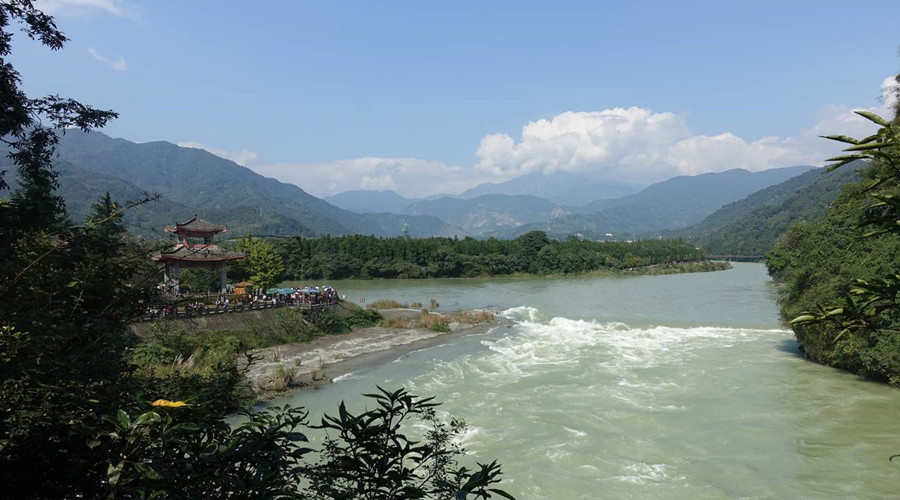 Dujiangyan-Irrigation-System-09