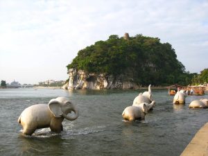 Elephant-Trunk-Hill-Xiangbishan-in-Guilin-07