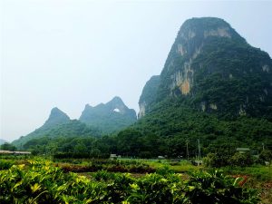 Moon-Hill-in-Yangshuo-County-Guilin-02