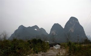 Moon-Hill-in-Yangshuo-County-Guilin-08