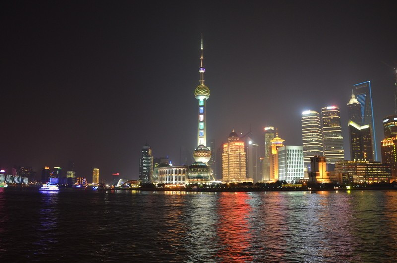 Oriental-Pearl-TV-Tower-in-Shanghai-01