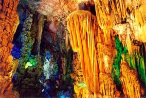 Reed-Flute-Cave-in-Guilin-16