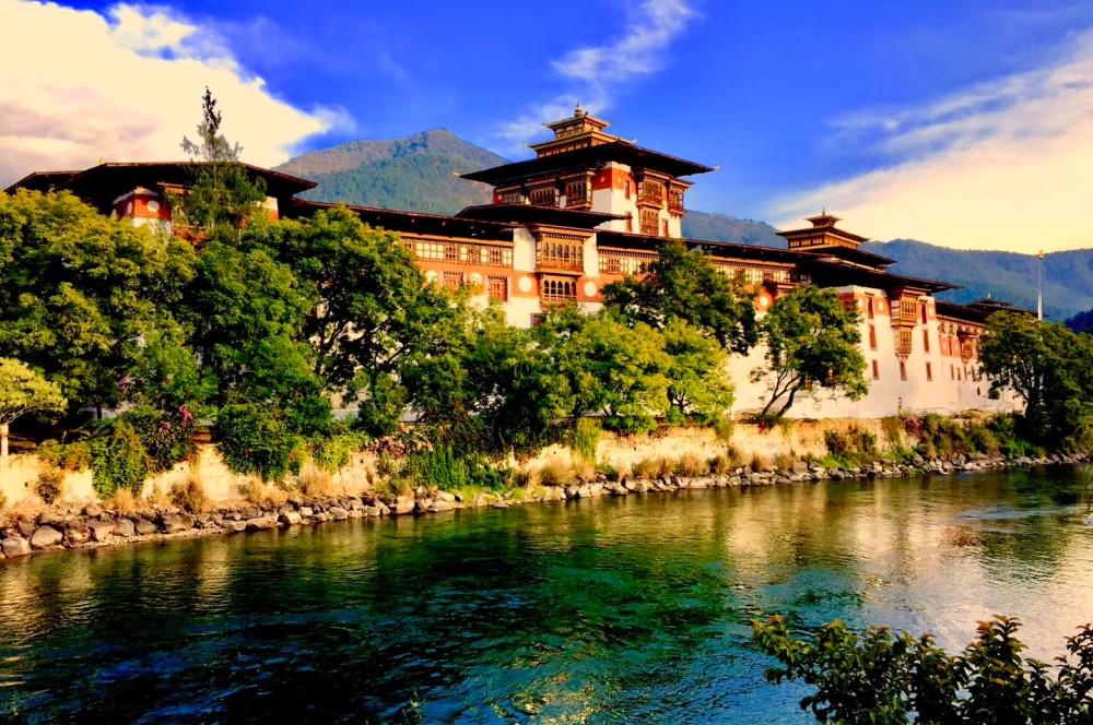 Tashichho Dzong in Thimphu, Bhutan (1)