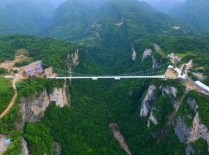 The-Glass-Bridge-in-Zhangjiajie-Grand-Canyon-02