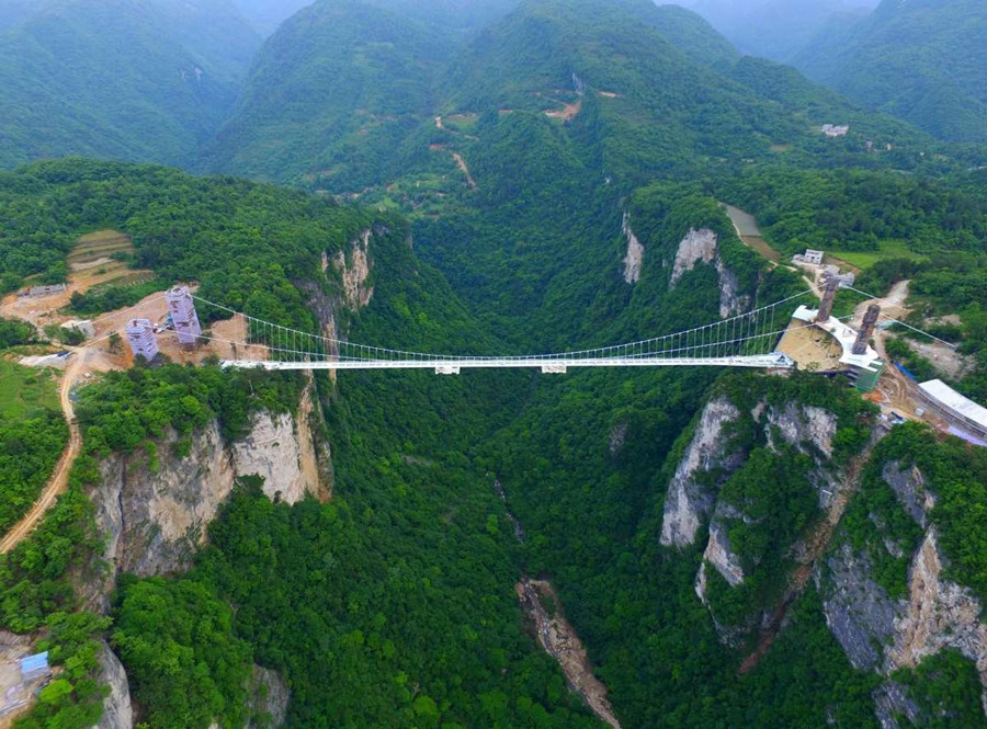 The-Glass-Bridge-in-Zhangjiajie-Grand-Canyon-02