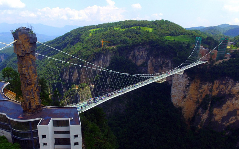 The-Glass-Bridge-in-Zhangjiajie-Grand-Canyon-03