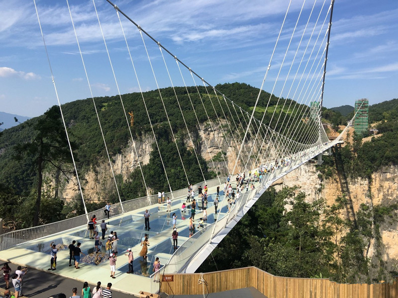 The-Glass-Bridge-in-Zhangjiajie-Grand-Canyon-10