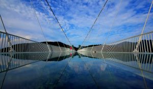 The-Glass-Bridge-in-Zhangjiajie-Grand-Canyon-12