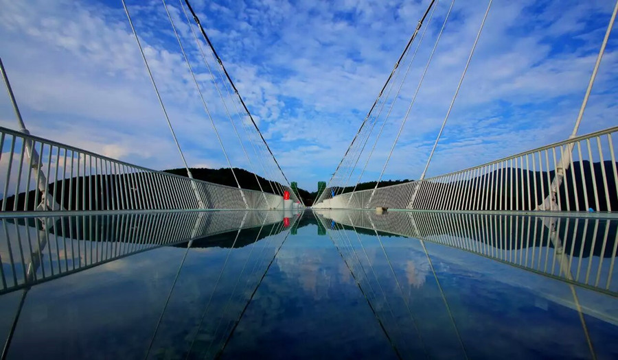 The-Glass-Bridge-in-Zhangjiajie-Grand-Canyon-12