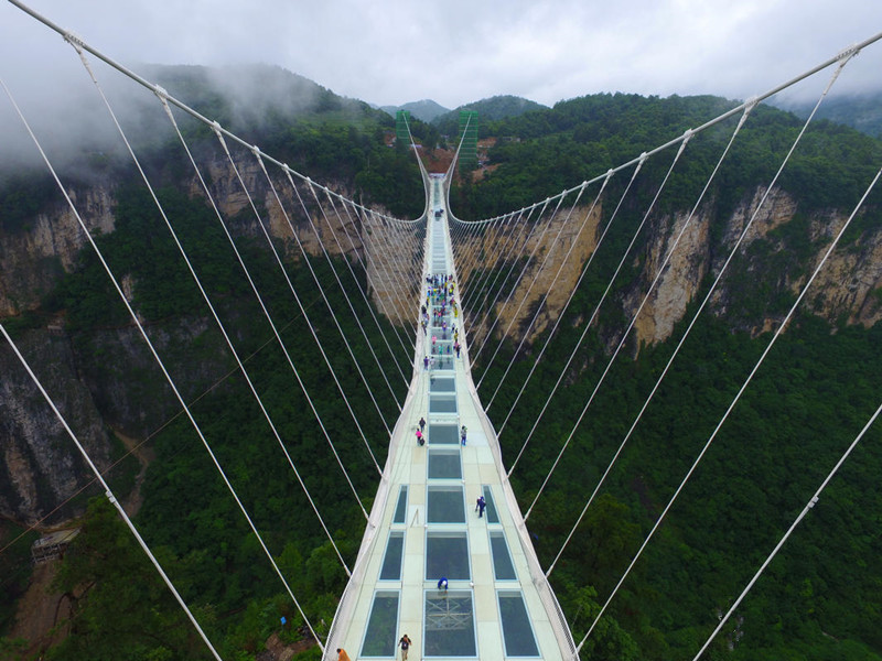 The-Glass-Bridge-in-Zhangjiajie-Grand-Canyon-13