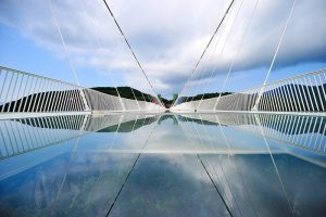 The-Glass-Bridge-in-Zhangjiajie-Grand-Canyon-16