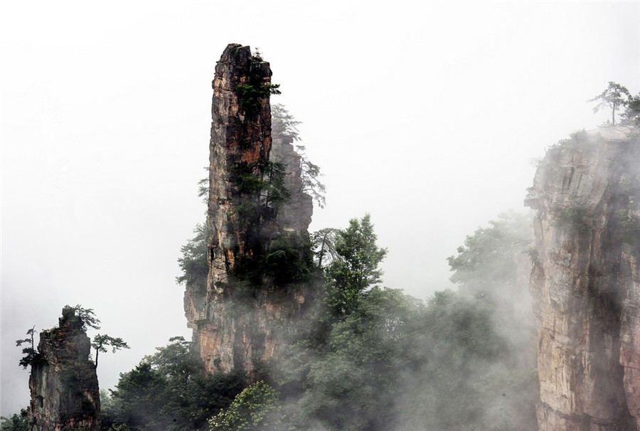 Tianzi-Mountain-Nature-Reserve-in-Zhangjiajie-01