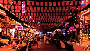 West-Street-in-Yangshuo-County-Guilin-08