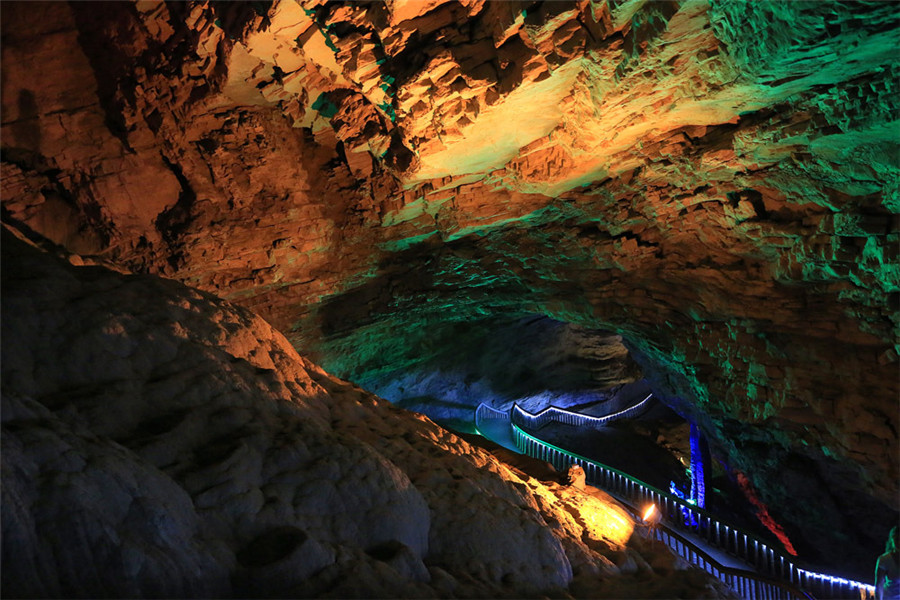 Yellow-Dragon-Cave-in-Wulingyuan-District-Zhangjiajie-12