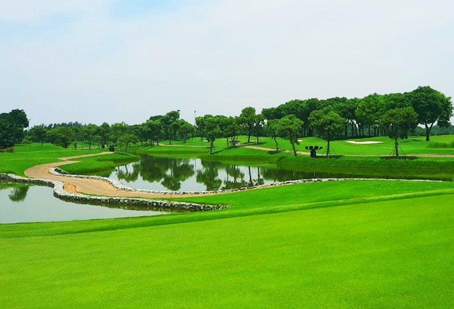 Van Tri Golf Club in Hanoi (1)