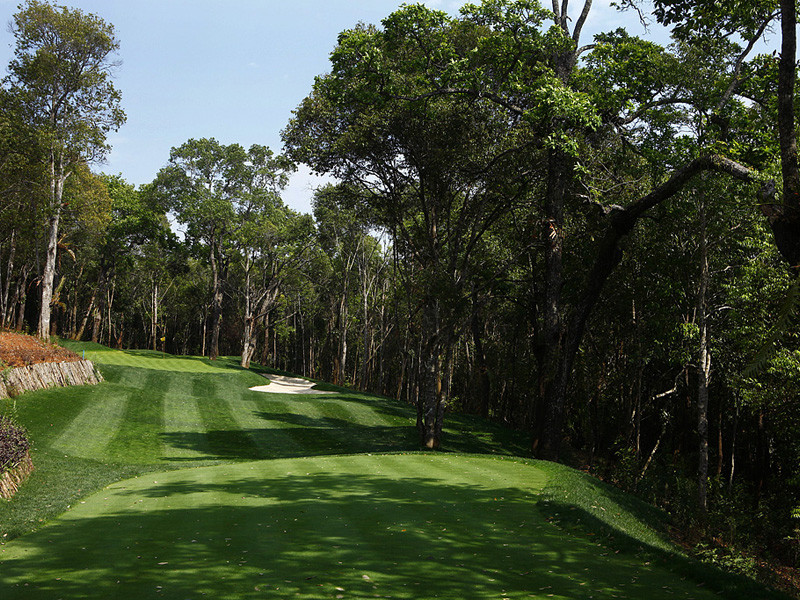 XishuangBanna-Wild-Elephant-Golf-Club-03