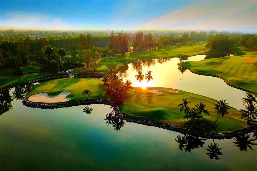 Alpine Golf Club in Pathum Thani, Thailand (15)