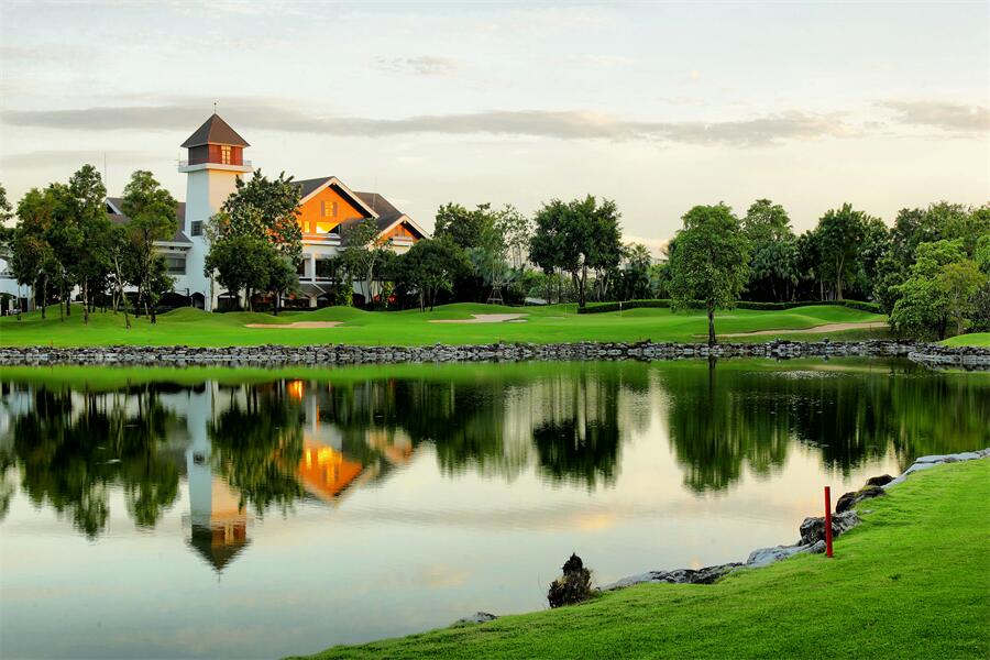 Alpine Golf Club in Pathum Thani, Thailand (19)
