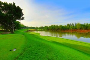 Alpine Golf Club in Pathum Thani, Thailand (6)