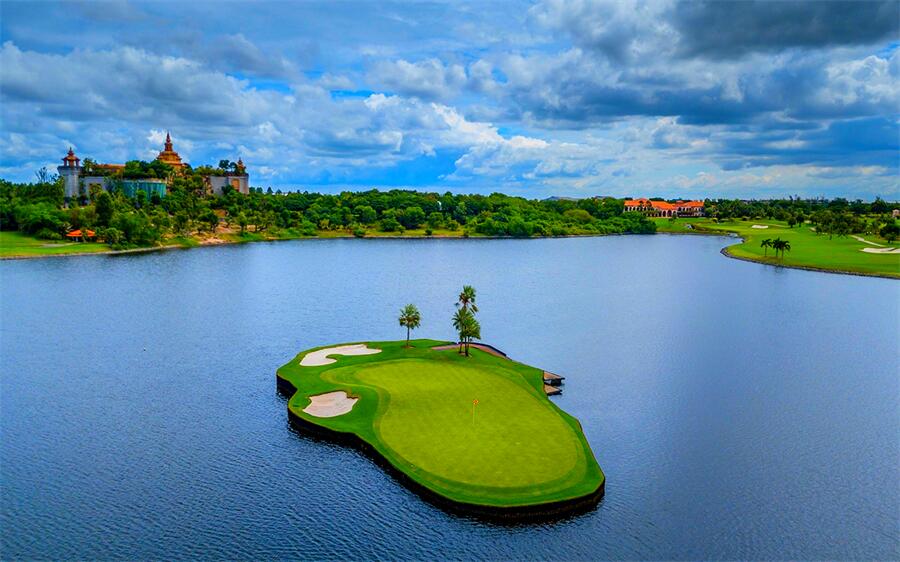 Amata Spring Country Club in Chon Buri, Thailand (22)