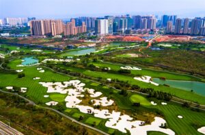 Chengdu Wolong Valley International Golf Club in Sichuan (4)