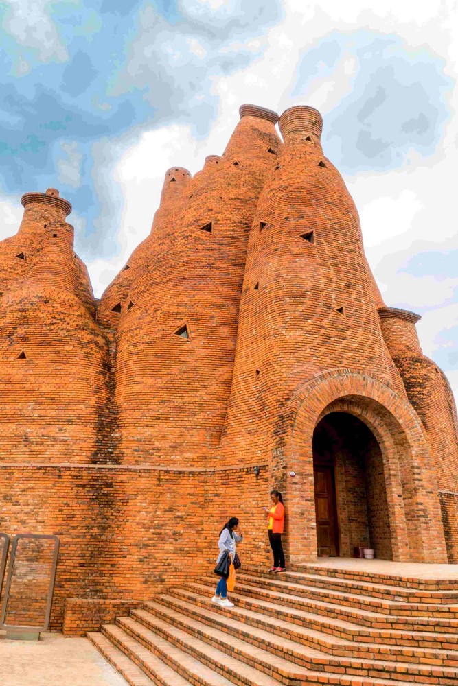 Dongfengyun Art Town Sceneic Area in Mile City, Honghe (1)