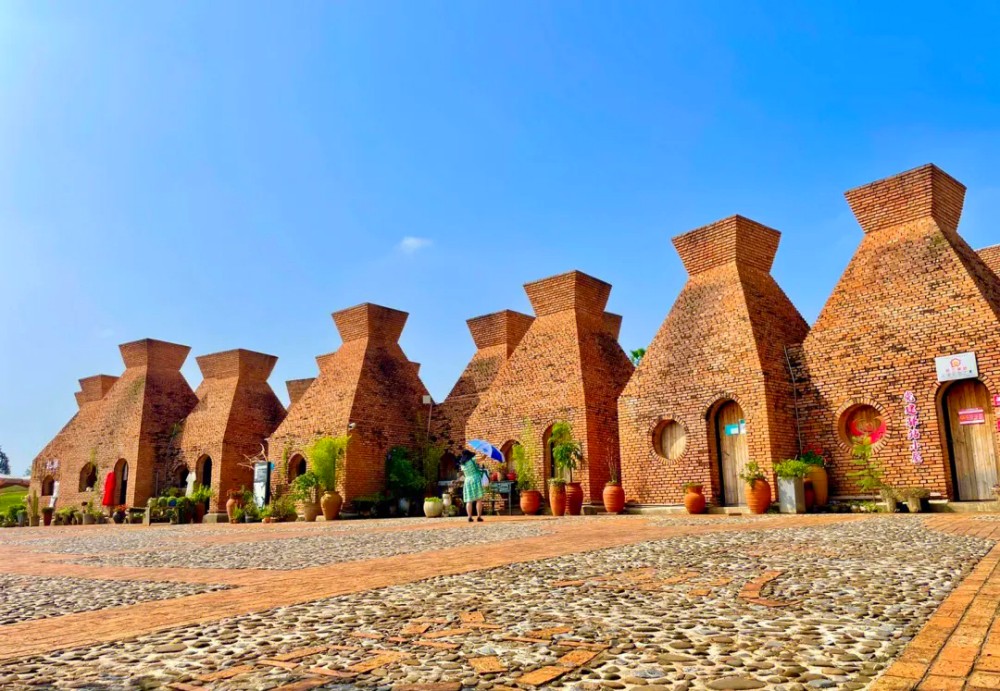 Dongfengyun Art Town Sceneic Area in Mile City, Honghe (15)