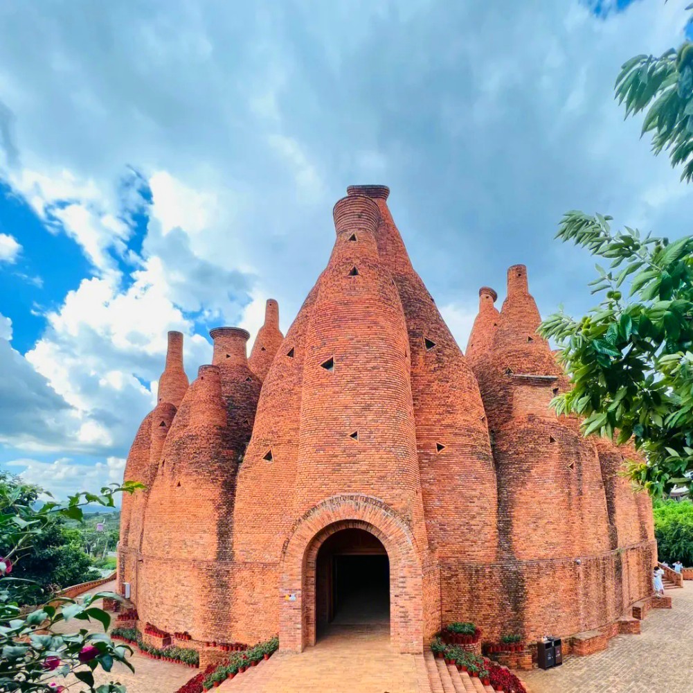 Dongfengyun Art Town Sceneic Area in Mile City, Honghe (23)