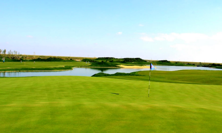Dongzhuang Beach Golf Club in Shanghai (2)